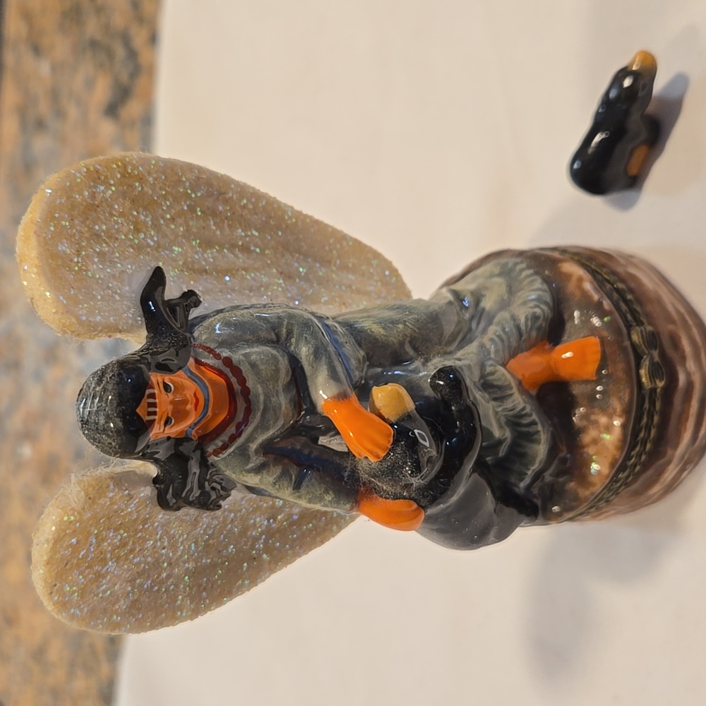 Angel trinket holder.
